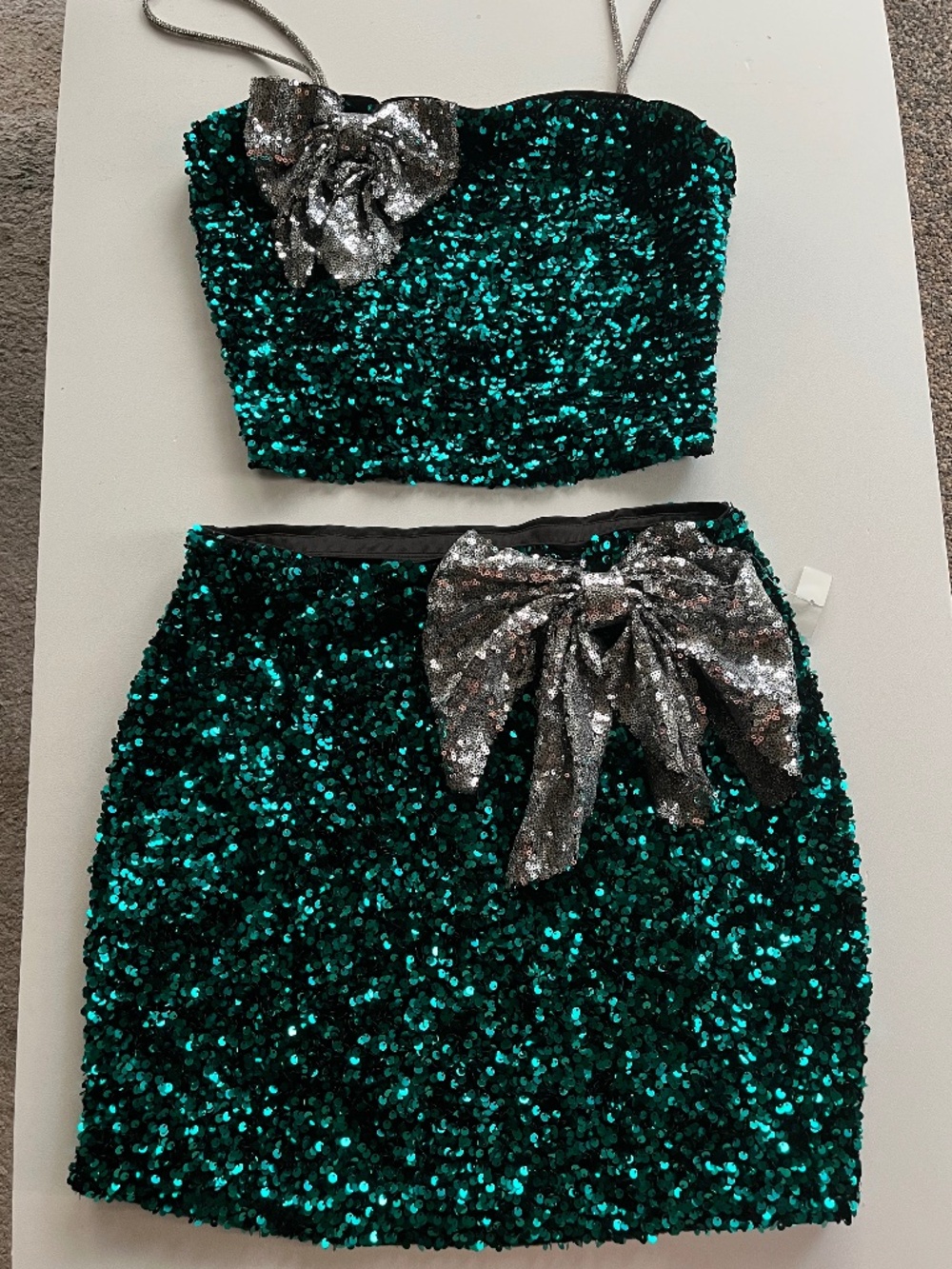 Love On A Hanger two pieces set arguing Green Top And Skirt size Large